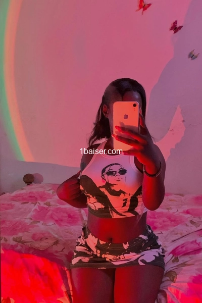 Olivia jeune fille noire sexy