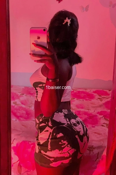 Olivia jeune fille noire sexy