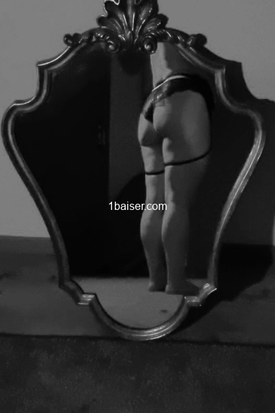 Femme Pulpeuse & Sensuelle – Votre Moment d’Évasion