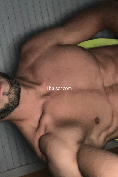 TuastrouvétonescortB