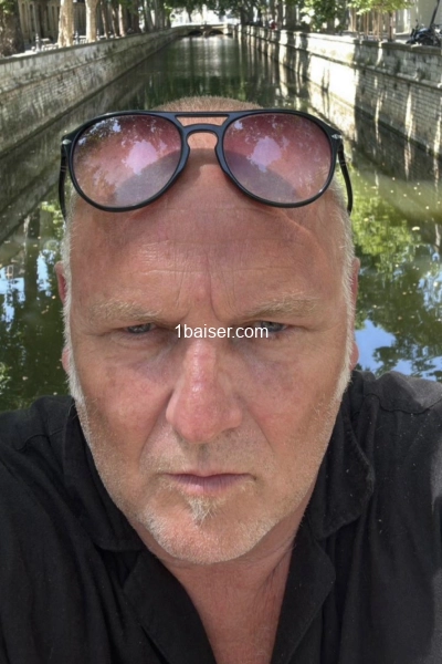 Beau mâle insoumis cherche sa compagne de jeux 