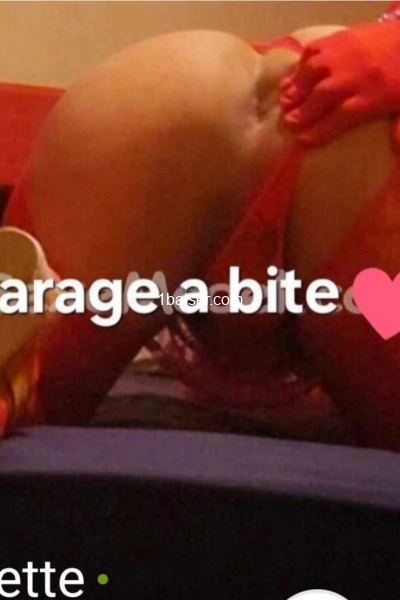 Katia vide couilles 