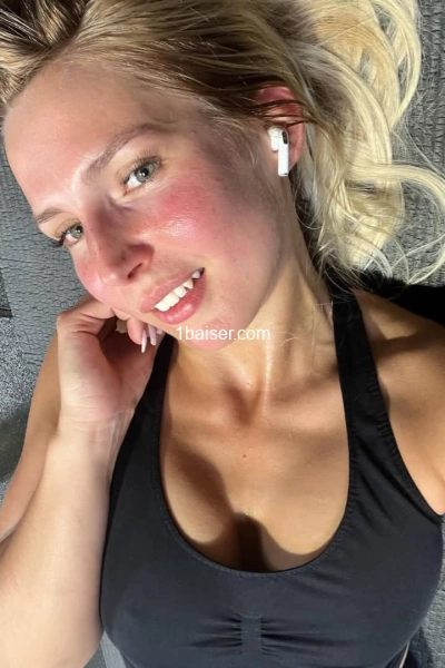 FEMME CHAUDE NYMPHO DISPONIBLE POUR VOTRE SATISFACTION