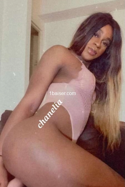 Chanelia bby trans black charmante à Cergy :)
