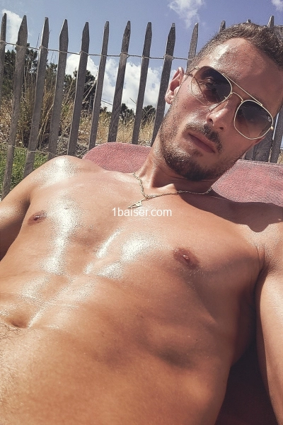 Escort boy Fontainebleau 