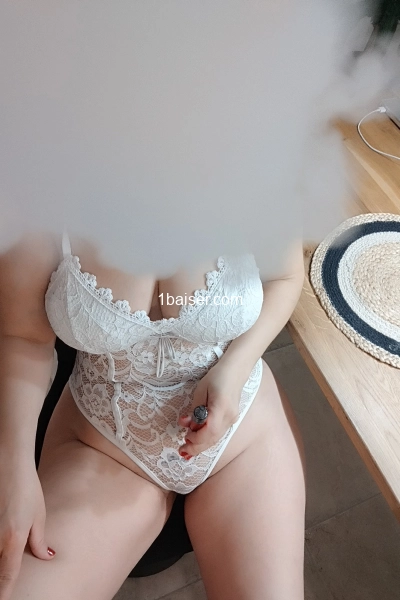 Française masseuse naturiste