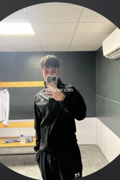 Jeune homme en recherche de belles bites