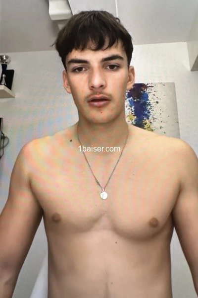 Jeune homme en recherche de belles bites