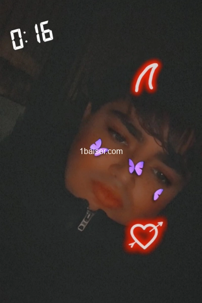 Sissy Inès Pour Vous Servir