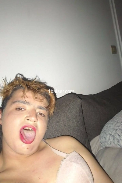 Sissy Inès Pour Vous Servir