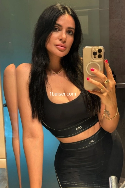 Jeune femme blonde — Escort Cannes (1)