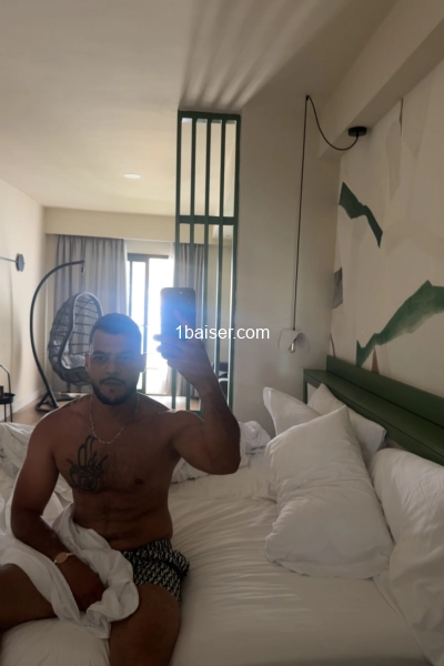 34 ans et prêt à offrir des aventures aux femmes célibataires et mariée