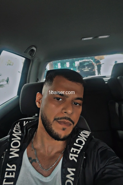 34 ans et prêt à offrir des aventures aux femmes célibataires et mariée