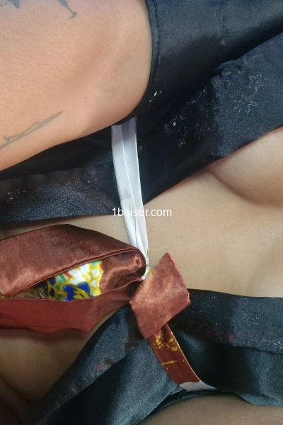 Charmante et délicate métisse 