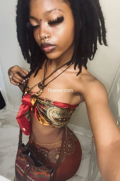 Escort à Le Mans : Lina, Femme (2/2)