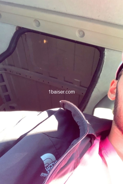 Jeune homme pour h  — Escort Nord (1)