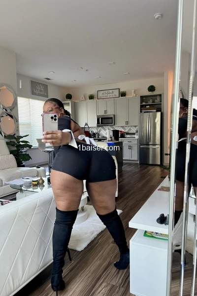 Molyane — Escort Paris (1)
