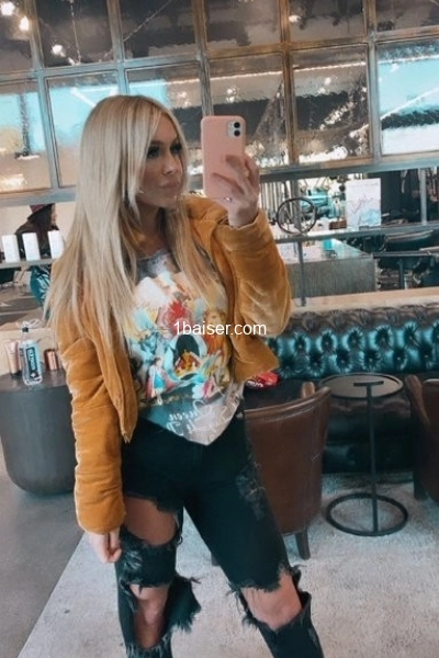 Julia — Escort Angers (1)
