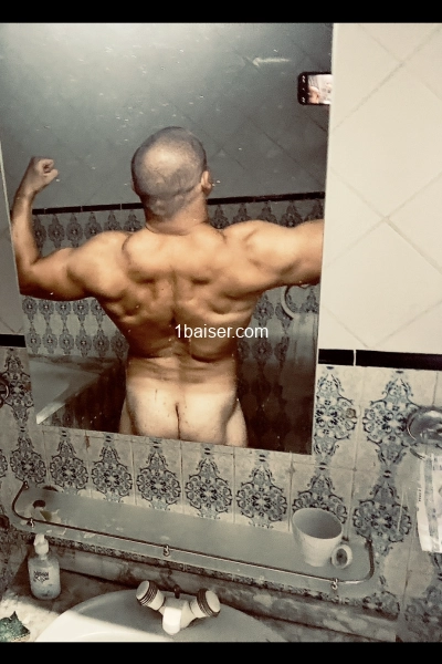 Escort à Nice : homme de garde, Homme (2/3)