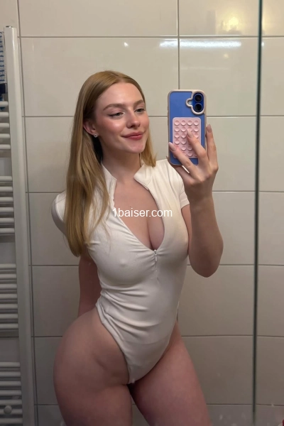 KARELLE_BLONDE