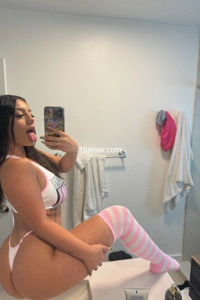 Charmante Doris disponible pour votre satisfaction 