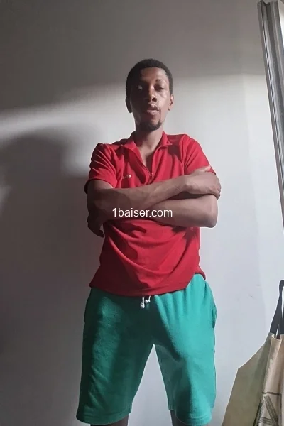Akrame bahalove — Escort Marseille