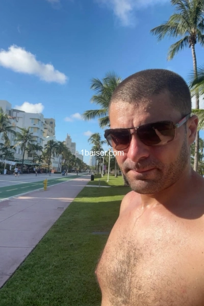 Jh pour mature uniquement < 40 ans 