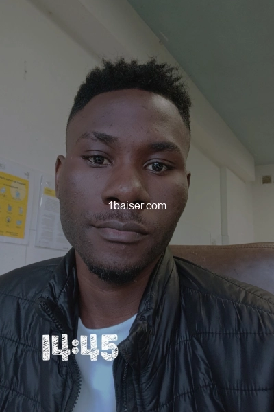 Jeune africain 21cm — Escort Saint Quentin (1)