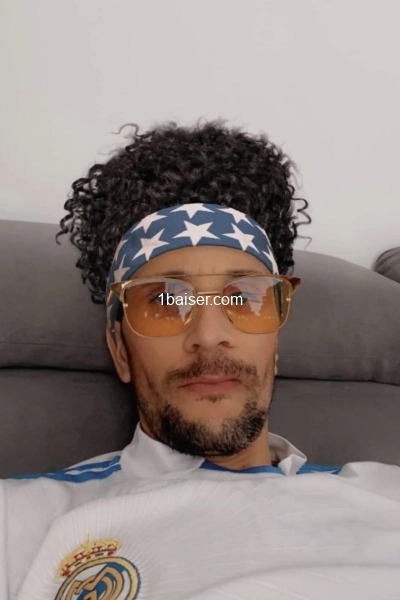 SELMANI  — Escort Bondy (1)