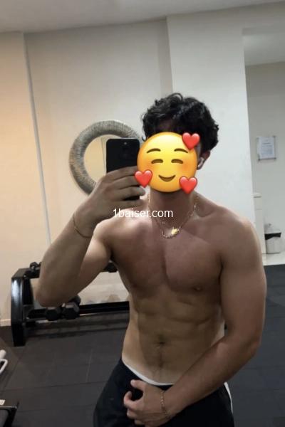 Arno 23 ans Paris — Escort Paris (1)