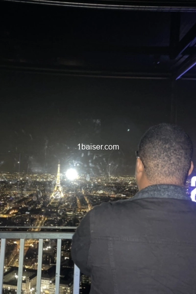 Homme black sympa disponible pour ton plaisir 