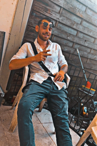 Ouvert à tous  — Escort Gironde (1)