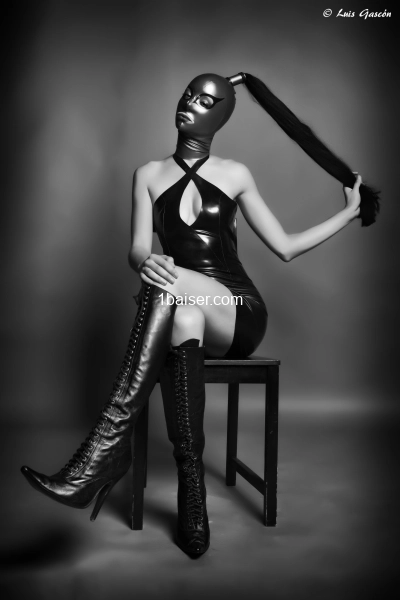 Dominatrix Isis
