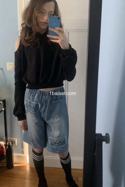FEMBOY VEND SA VIRGINITÉ