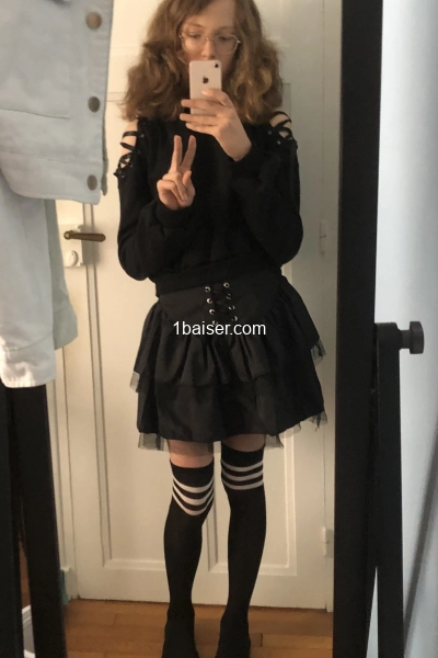 FEMBOY VEND SA VIRGINITÉ