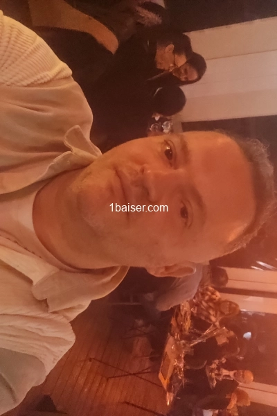 Je suis dispo pour toutes filles que ca interresse j’ai 45 ans je suis un