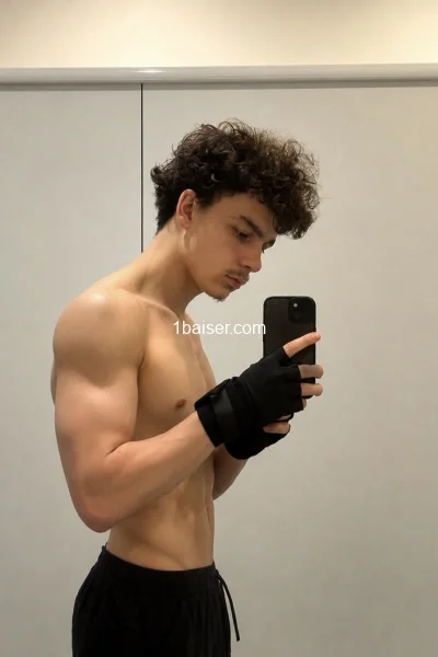 Matthieu  — Escort Roubaix