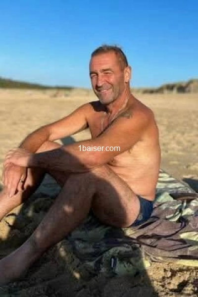 Homme 58 ans bien dans sa tête et dans son corps vous propose des moments  — Escort Rennes (1)