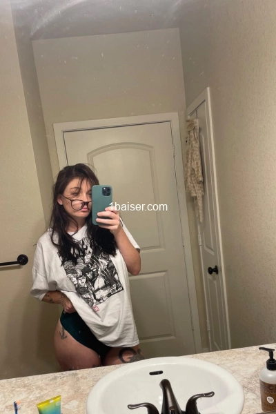 Superbe coquine disponible pour rendez-vous  