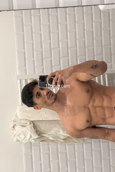 Escort boy professionnel 