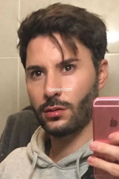 Escort à Paris : Femboy, Homme (2/3)