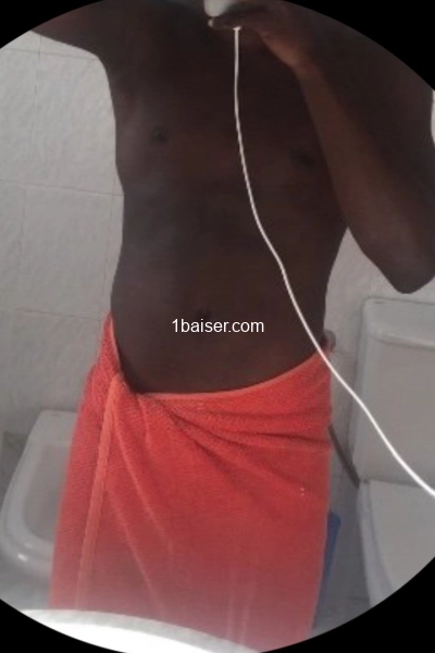 Jeune black disponible pour h f cpl — Escort Tours (1)