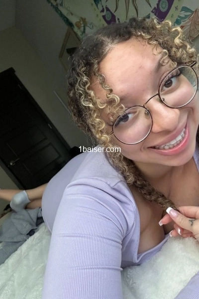Sandrine  — Escort à Cantal, Femme