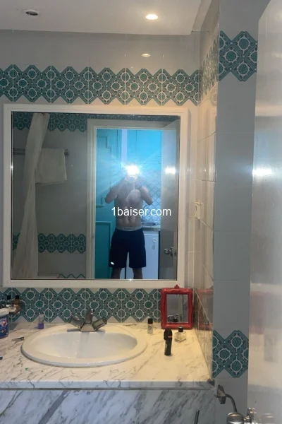 Escort à Paris : Salut jeune homme sportif appeler moi si vous voulez passe du plaisirs et u, Homme (2/3)