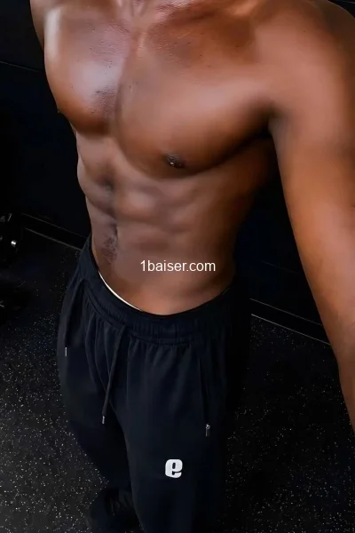 Je homme coqui cherche une femme pour un bon plan cul sans prise de tête — Escort Marseille