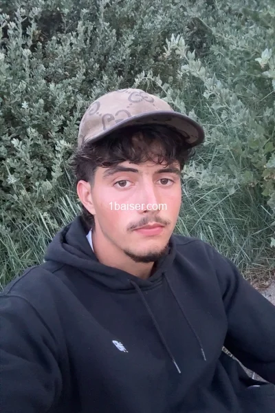 Escort à Loire Atlantique : Cherche baisse, Homme (2/3)