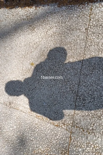 Escort à Lyon : Souffler en marge de la frénésie du travail de la journée, Homme (2/3)