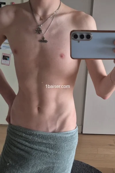 Escort à Paris : Twink passif, Homme (2/3)