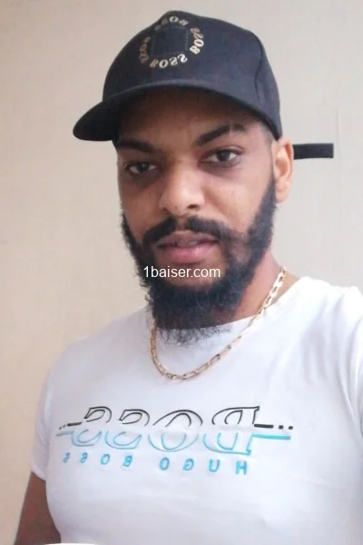 Escort à Var : Alino, Homme (2/3)