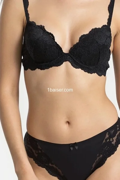 Escort à Rhone : Sarina, Femme (2/3)